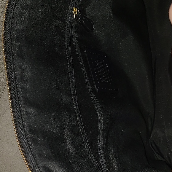 Coach Gallery Tote in Black Crossgrain‎ Leather with Goldtone Hardware - Picture 12 of 16